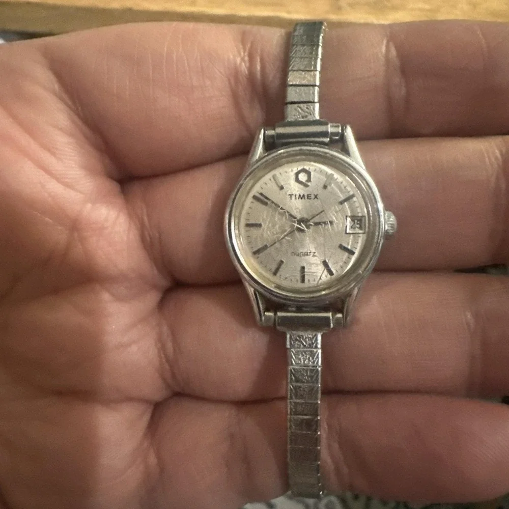 Working TIMEX‎ Quartz Q Silver Quartz Ladies Watch Fit 6.25 22mm New Battery